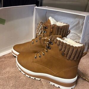 Cozy Tan Ankle Boots with Fur Lining